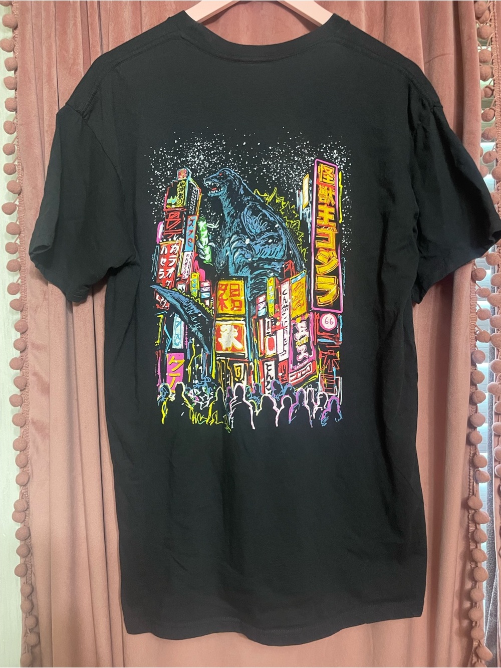 Godzilla Kaiju City T-Shirt size medium neon lights